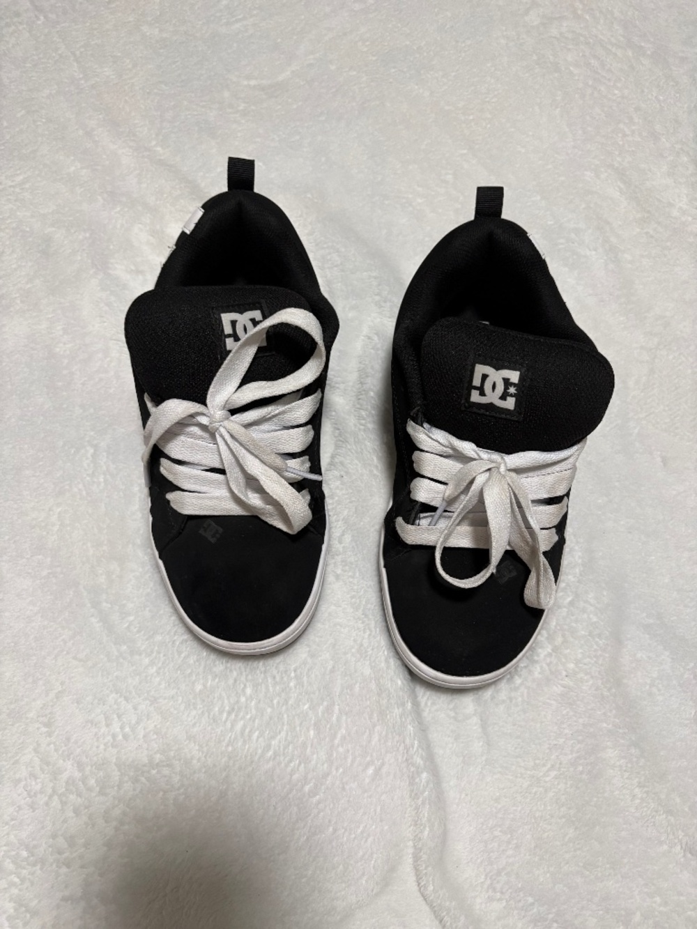 DC Shoes black sneakers with white star logo